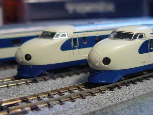 0-2000 Series Shinkansen :: Tomix 0-2000