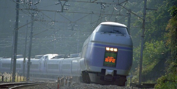 Super Azusa Pendulum Long Distance EMU